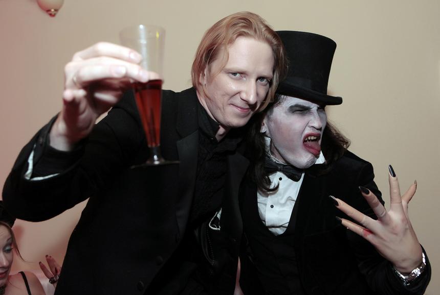 «Мою личность попытались стереть из истории»: экс-солист «Братьев Грим» будет судиться с братом