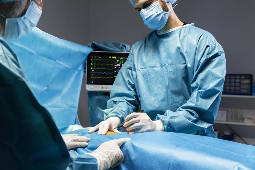 Врачи извлекли из живота пациентки марлевую салфетку, оставленную хирургами во время операции три года назад