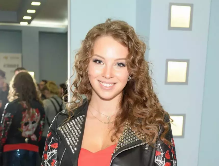 Полина Диброва после развода переехала в новый особняк с Романом Товстиком