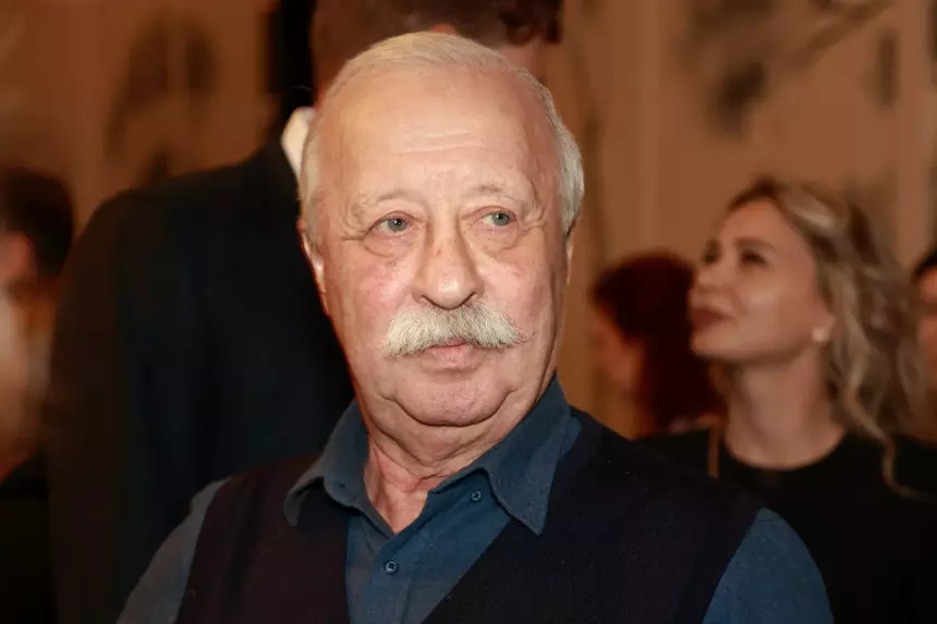 Леонид Якубович признался, что дочь посещала спектакль с его участием 8 раз