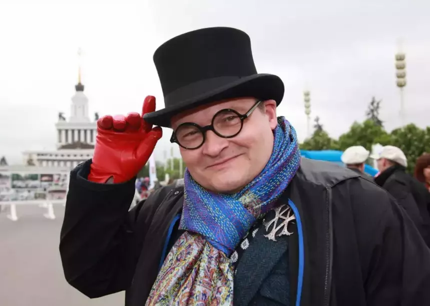 Уехавшего из РФ историка моды Александра Васильева задержали на границе США