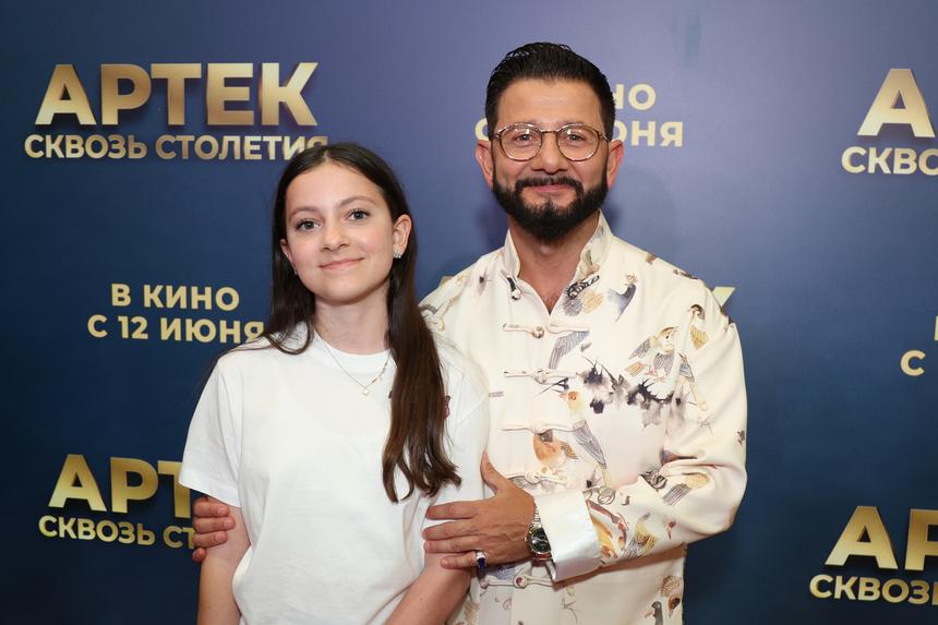 «А у меня есть выбор?»: комик Михаил Галустян не исчез из жизни дочерей после развода