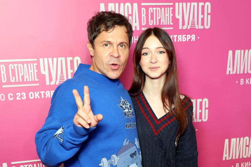 Актер Павел Деревянко прервал интервью ради фото дочери с Марго Овсянниковой