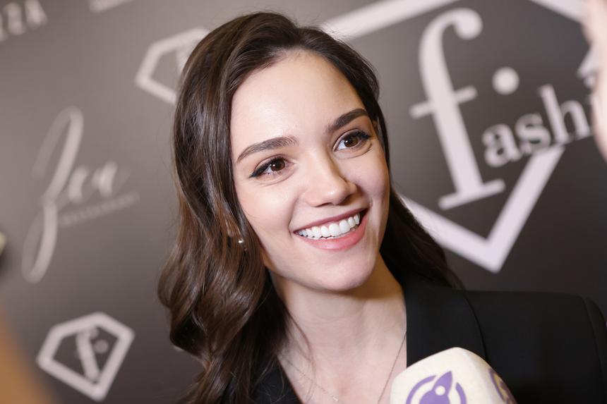 «Я не могу долго ходить»: Евгения Медведева готовится к операции