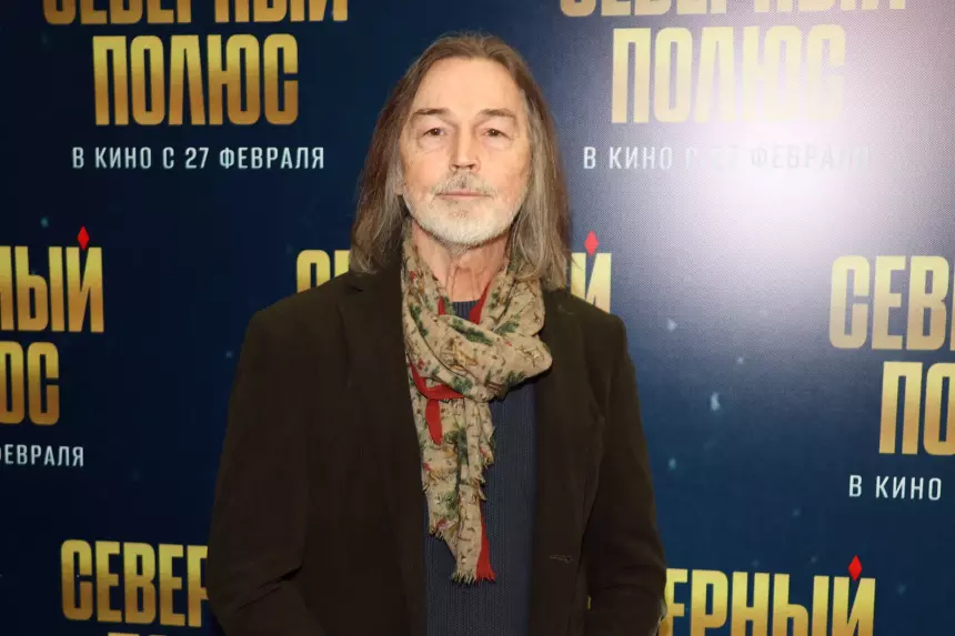 Художник Никас Сафронов хочет отрастить волосы при помощи народных методов