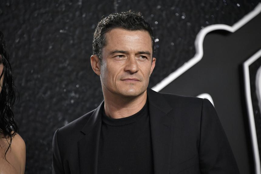 Кэти Перри в прошлом: Орландо Блума заметили на свидании с девушкой гораздо моложе него