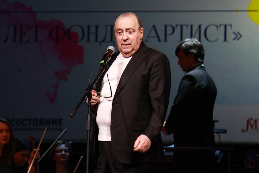 «Срочно сообщить духовенству!»: телеведущая Ксения Собчак обвинила журналистов в охоте на Геннадия Хазанова