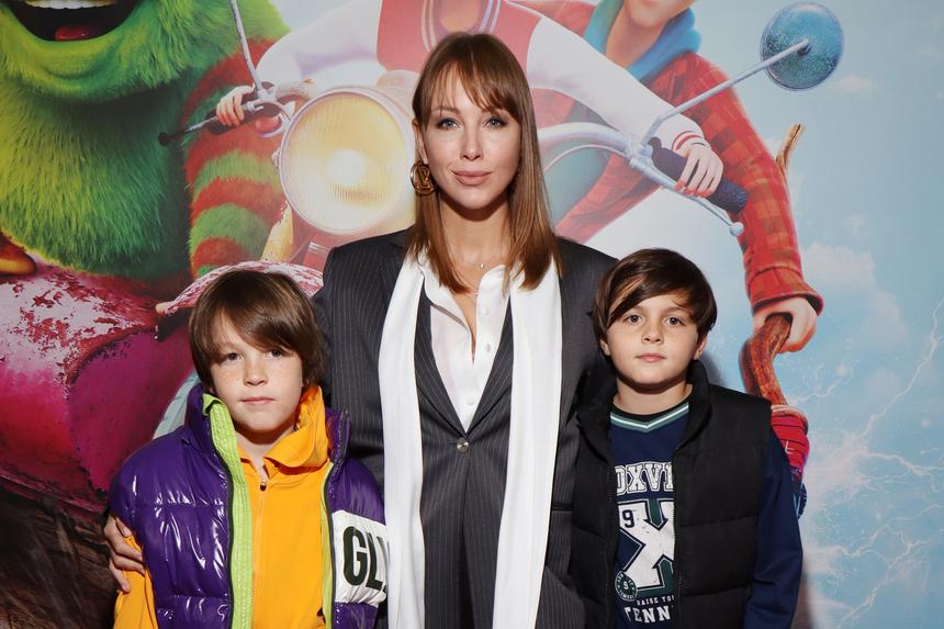 «Мечта»: Полина Диброва сообщила, что улетает с детьми из России