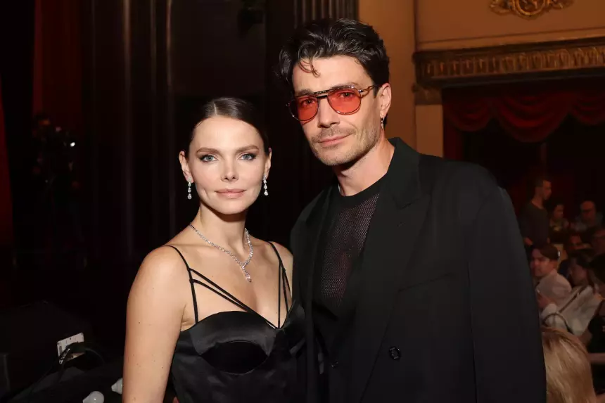 Елизавета Боярская поделилась кадрами совместной прогулки с мужем