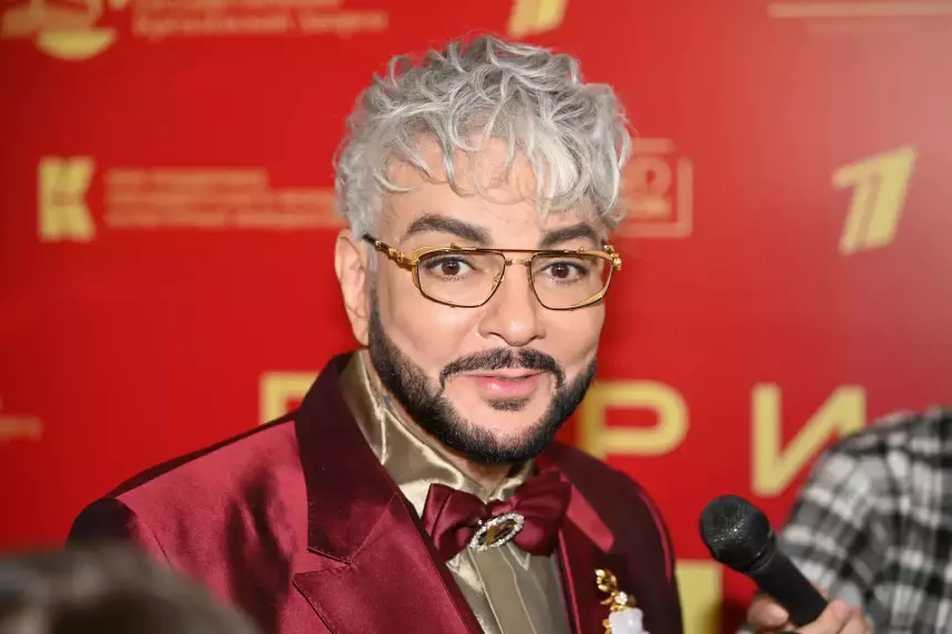 Певец опасается, но хирург настаивает: Хайдаров пытается уговорить Киркорова на очередную пластическую операцию