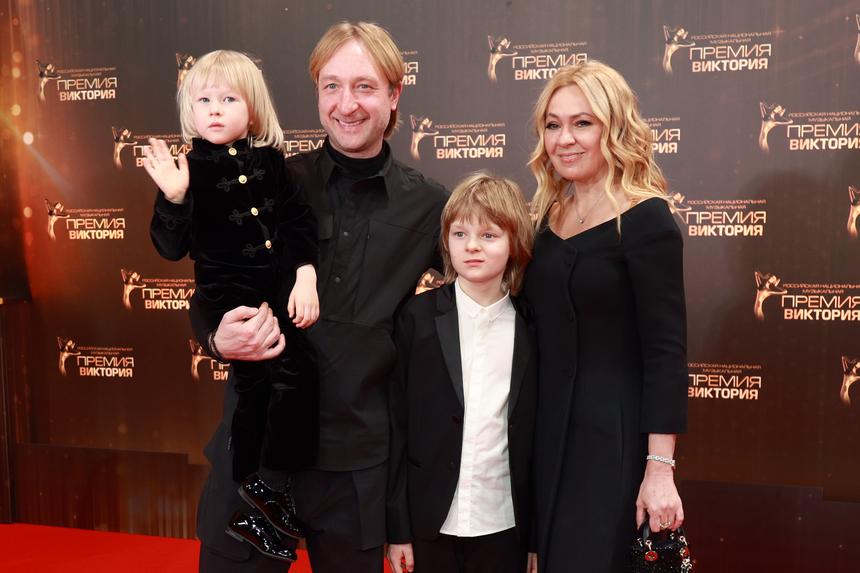 Сын Плющенко и Рудковской выиграл турнир, в котором был единственным участником