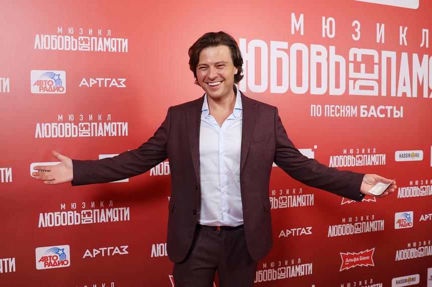 «Которую изначально хотел, стоит как квартира на „Патриках“»: Шаляпин похвастался новой машиной