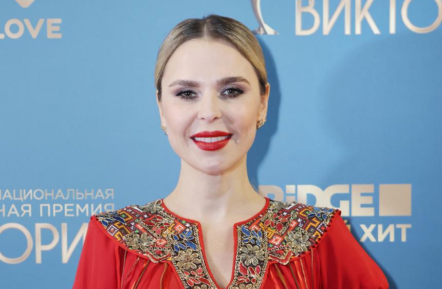 «Плечи явно большеваты»: стилист раскритиковала образ Пелагеи на концерте в Кремле