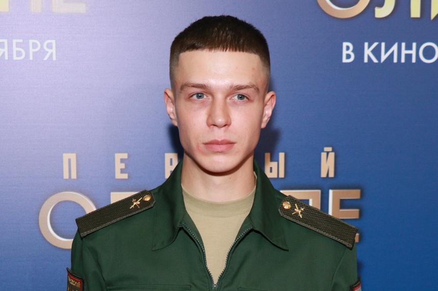 27-летнего актера Глеба Калюжного притесняют в армии из-за звездного статуса