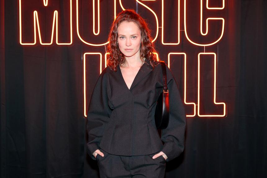 «Какая красивая»: жена Гарика Харламова удивила фото без макияжа