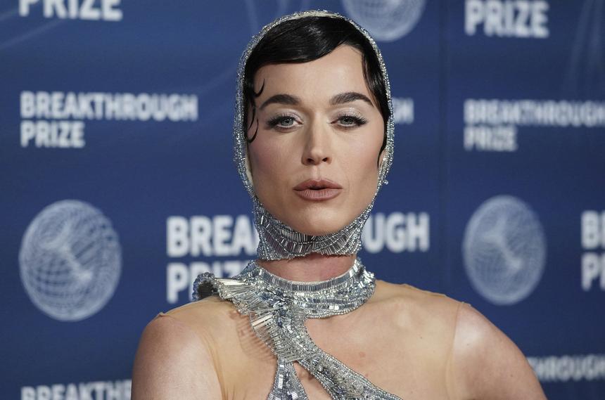 «Что на уме у таких людей?»: Кэти Перри разозлила поклонников неприятной выходкой на свой 41-й день рождения