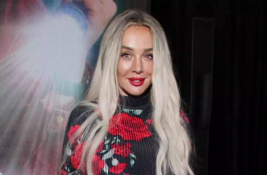 «Человек начал изучать русский язык»: Анна Седокова рассказала о влиянии ее песен на иностранцев