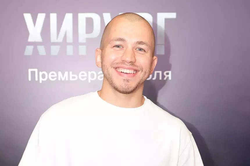 «Я сегодня за кадром»: звезда «Чернобыля» Сергей Романович работает на Марго Овсянникову