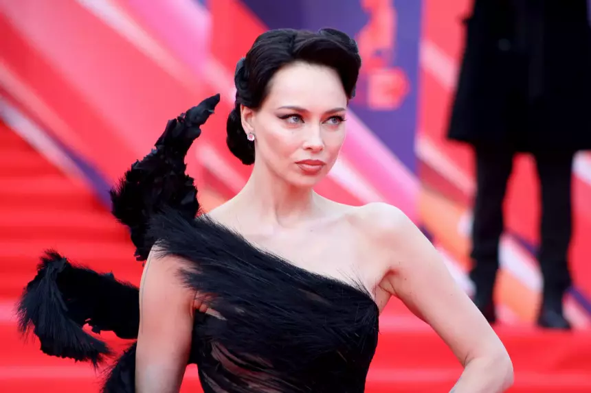 «Я ухожу!»: Самбурская оказалась в неловком положении на красной дорожке из-за Баскова и Киркорова