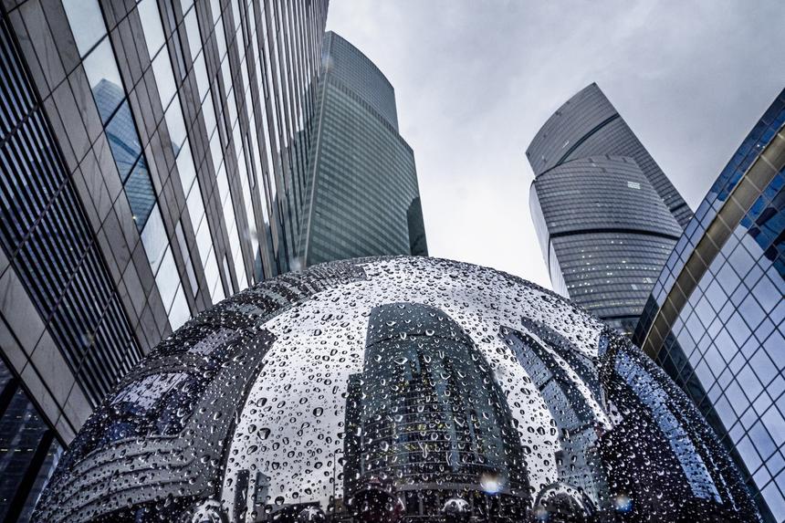 Сын Усольцевых записал веселое видео с другом на фоне Москва-Сити