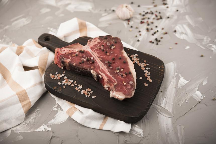 «Обнаружил неопознанный объект»: в Челябинске мужчина вместе с мясом проглотил микрочип