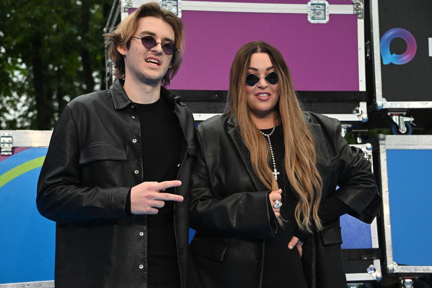 Певица Ирина Дубцова с сыном Артемом