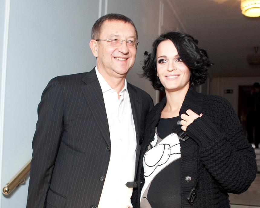 «Я лежу в больнице, а он ездит на Мальдивы с любовницами»: певица Слава в слезах пожаловалась на Данилицкого