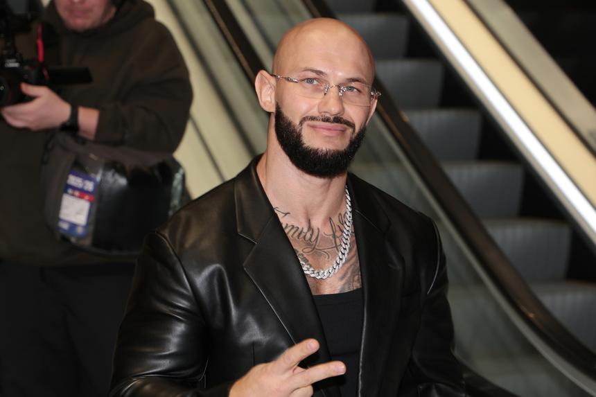 «Отрывается, пока Оксана не рядом»: Джиган привел пятилетнего сына на еврейскую свадьбу