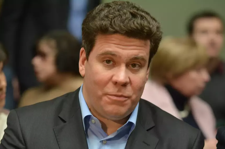 Денису Мацуеву во время гастролей в Китае водитель прищемил руку дверью