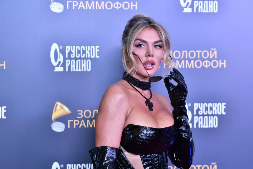 «Опухает все лицо»: Анна Седокова рассказала о вернувшейся к ней болезни