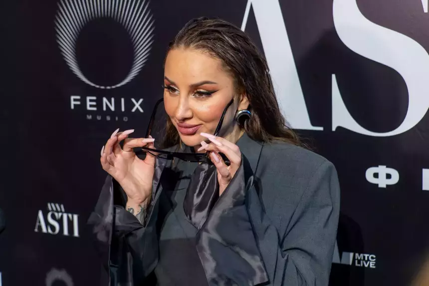 «Превратилась в колхозницу»: коллега Анны Асти заподозрила, что певица не хочет продолжать карьеру