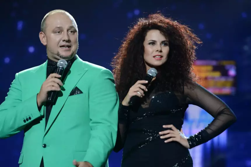 Выступают в дешевых пабах и общаются с публикой на русском: Потап и Настя Каменских пытаются заработать в США