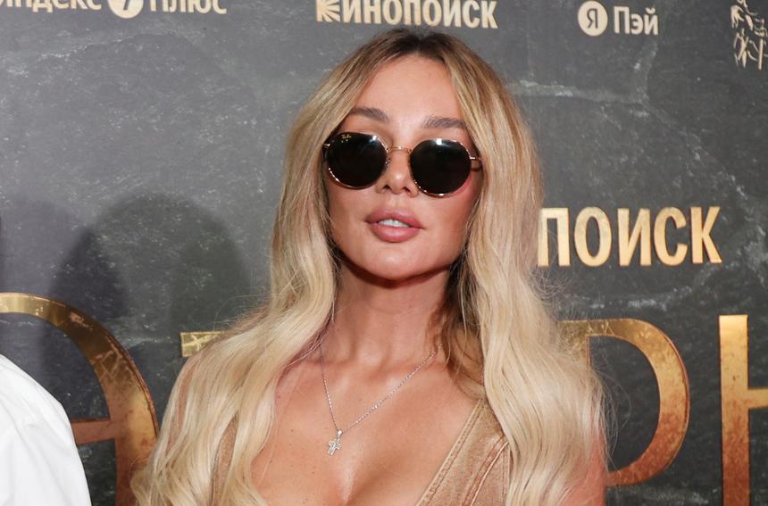 Анна Седокова удалила из соцсетей сообщения о соседке, приревновавшей к ней мужа