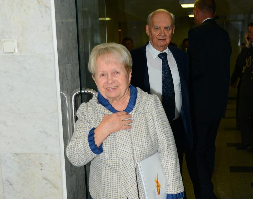 Александра Пахмутова пожелала Путину здоровья во время его звонка на концерте