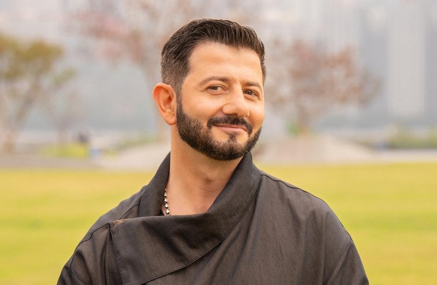 «Я вообще же мистер непредсказуемость»: Михаил Галустян о съемках в Китае, изменениях Бузовой и черном пиаре