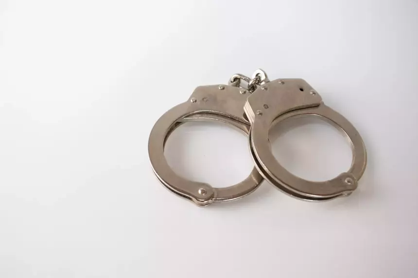 Вменяют причинение тяжкого вреда: санитаров социального дома, пациентка которого лишилась рук, задержали