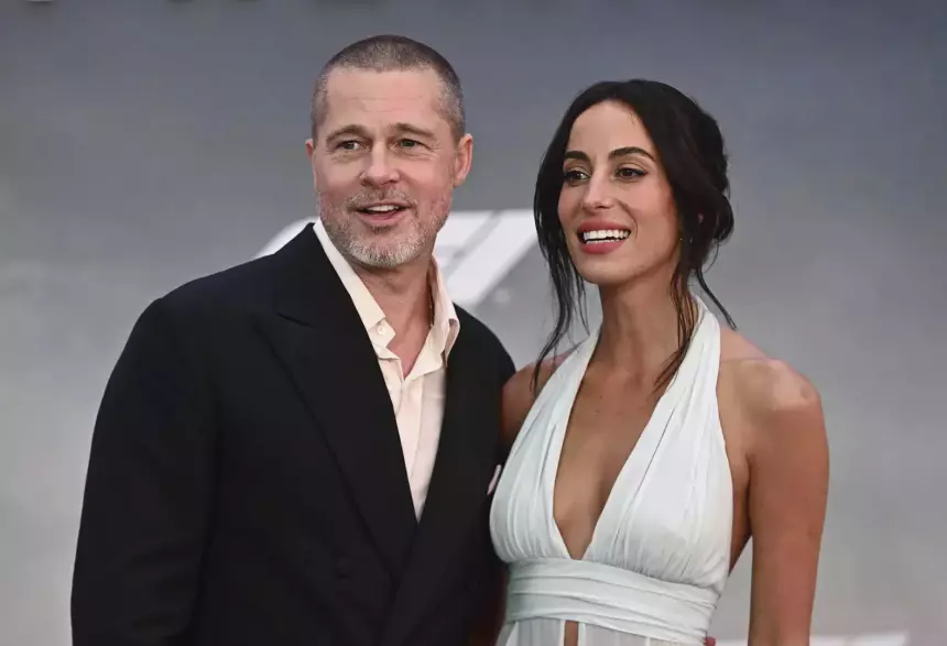 «Погружается в то, что причиняет боль»: возлюбленная Брэда Питта боится, что желание отомстить Джоли сломит актера