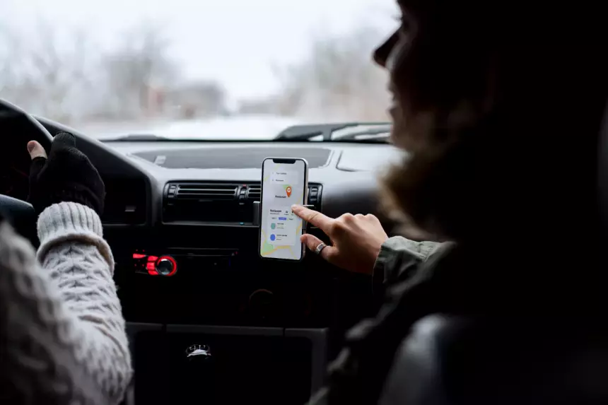 «Едем на кладбище»: пассажирка угрожала таксисту мачете из-за шансона