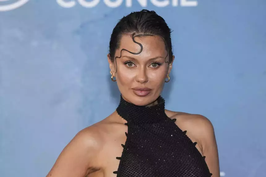 «Кто украл мой оранжевый?»: Виктория Боня ответила на обвинения в копировании цвета Tiffany для своей косметики