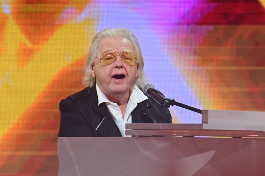 «Даже звучит смешно»: Юрий Антонов посоветовал 71-летнему гитаристу Лолиты уйти со сцены