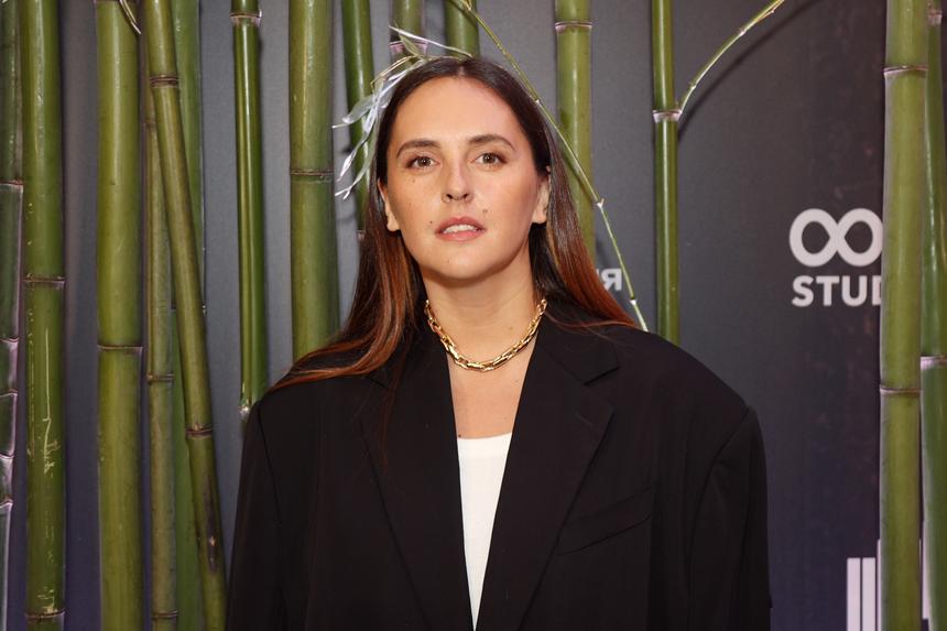 «Забавно, что людей так триггерит»: Мария Шумакова ответила критикам Кристен Стюарт за «вечно приоткрытый рот»