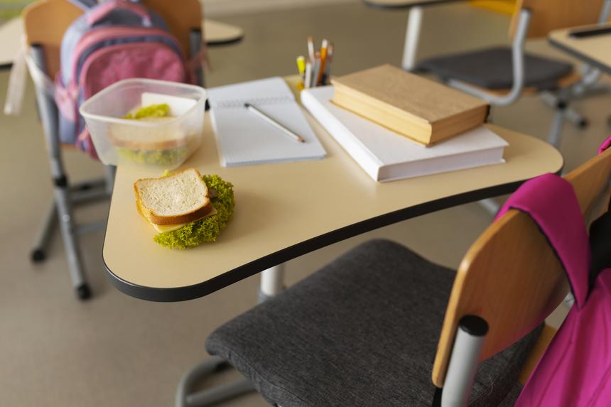 В Кабардино-Балкарии семиклассник внезапно умер во время приема пищи в школе