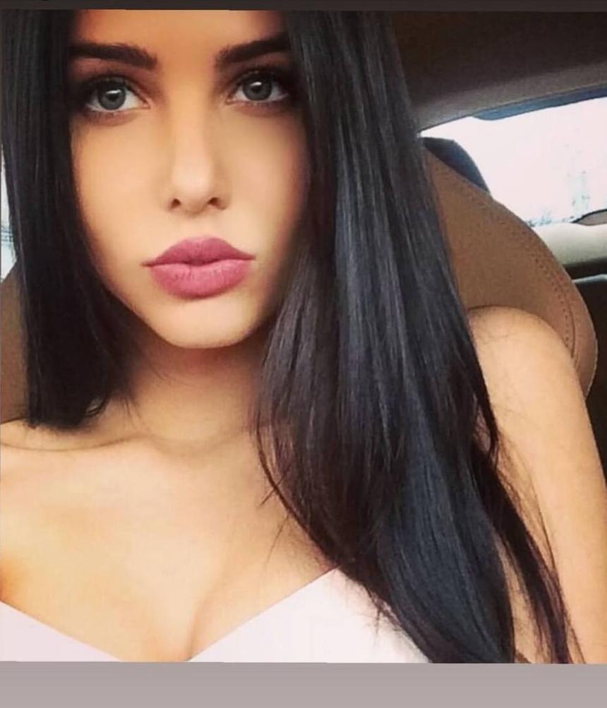 «Я бы сейчас не пошла на операцию»: Анастасия Решетова показала себя до пластики