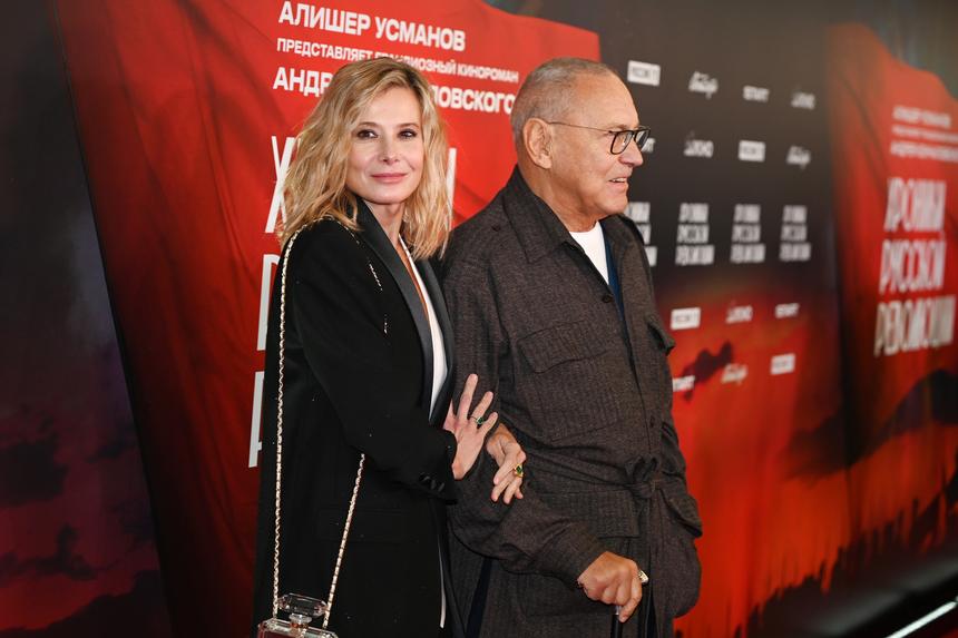 Юлия Высоцкая рассказала о потерях в бизнесе после травли из-за жидких сырников