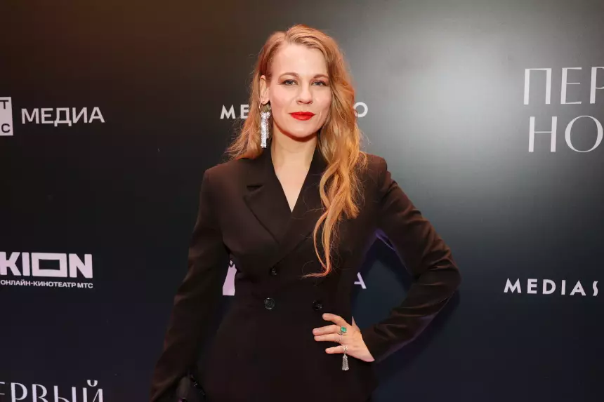 Актриса Александра Ребенок назвала себя сумасшедшей матерью