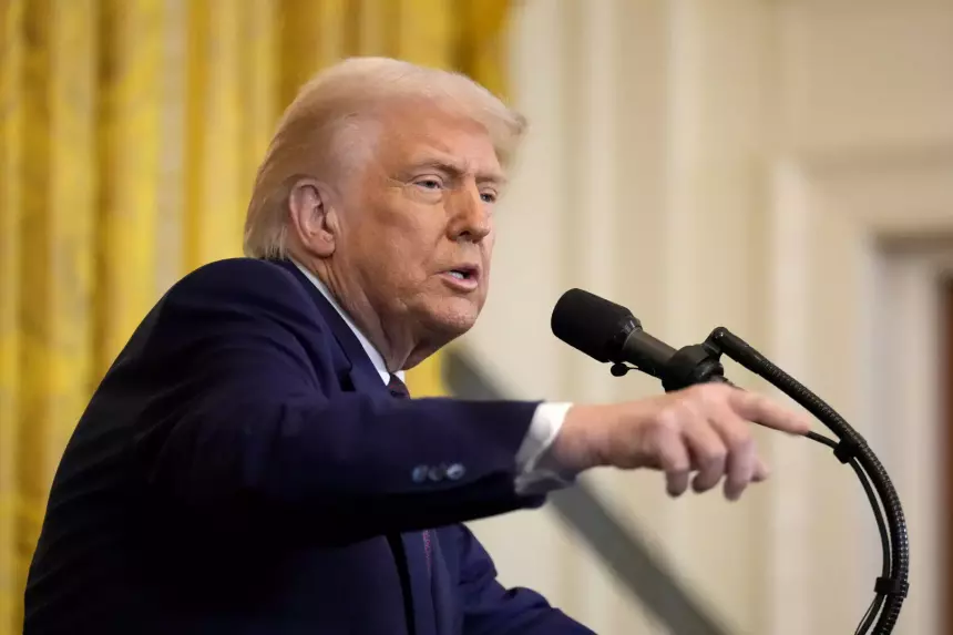 «Тихо, свинка»: президент США Дональд Трамп резко ответил журналистке после неудобного вопроса