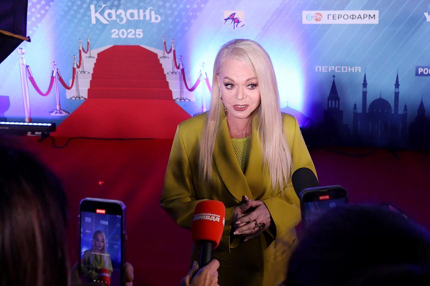 В Балашиху не поехала: Ларису Долину допросили по видеосвязи