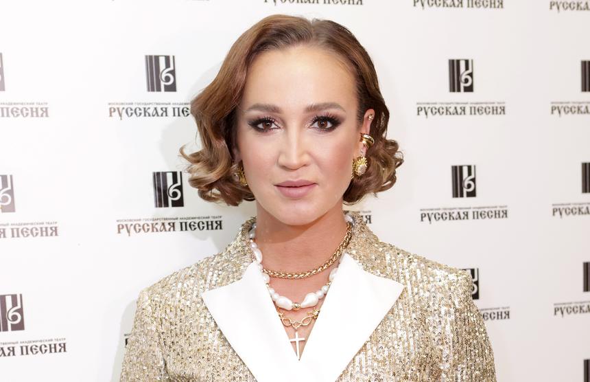 «Прямо себя еле отодрала от кровати»: Ольга Бузова пожаловалась на хроническую усталость