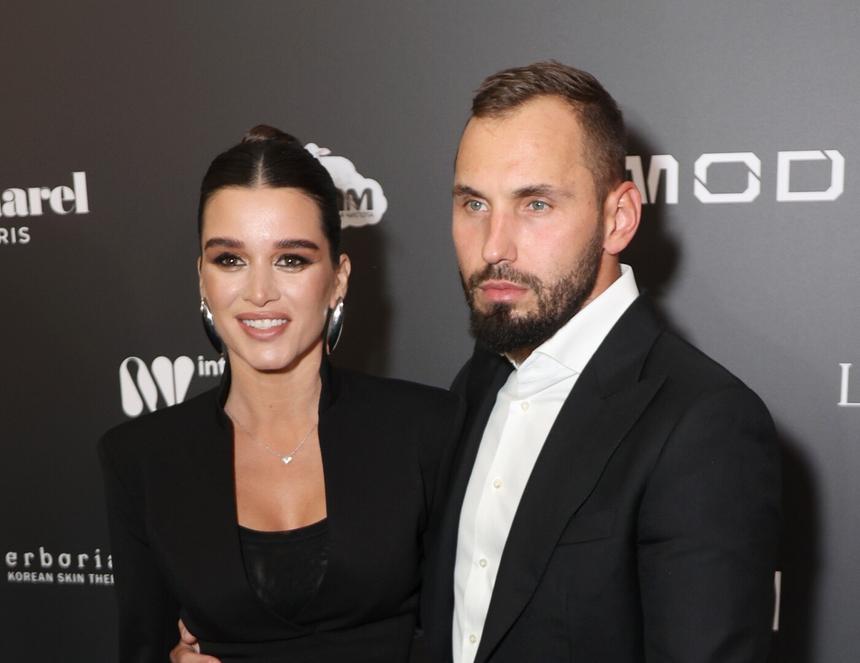 «Эти залысины у меня были всегда»: муж Ксении Бородиной решил пересадить волосы