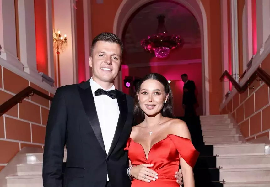 Экс-муж Лерчек Артем продает семейный дом за 225 млн, но продолжает в нем жить